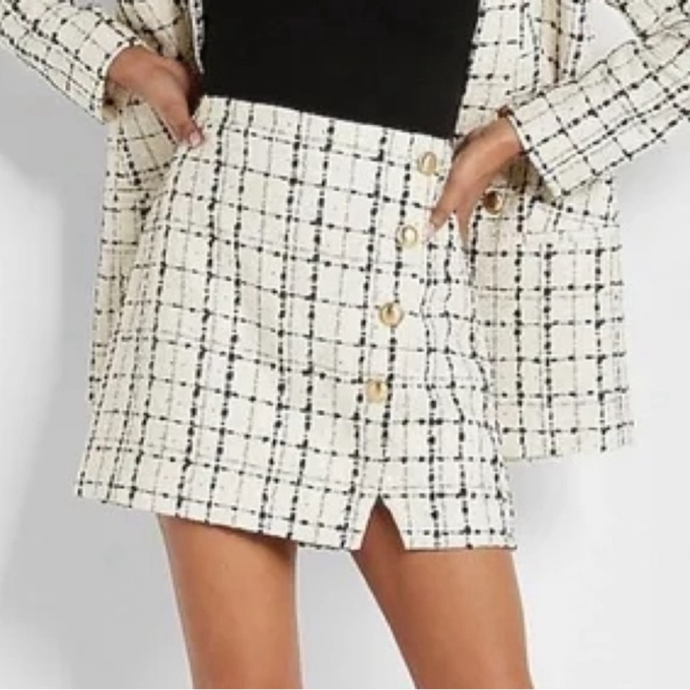 Express Tweed Mini Skirt in Cream and Black with Gold Buttons in Size 12